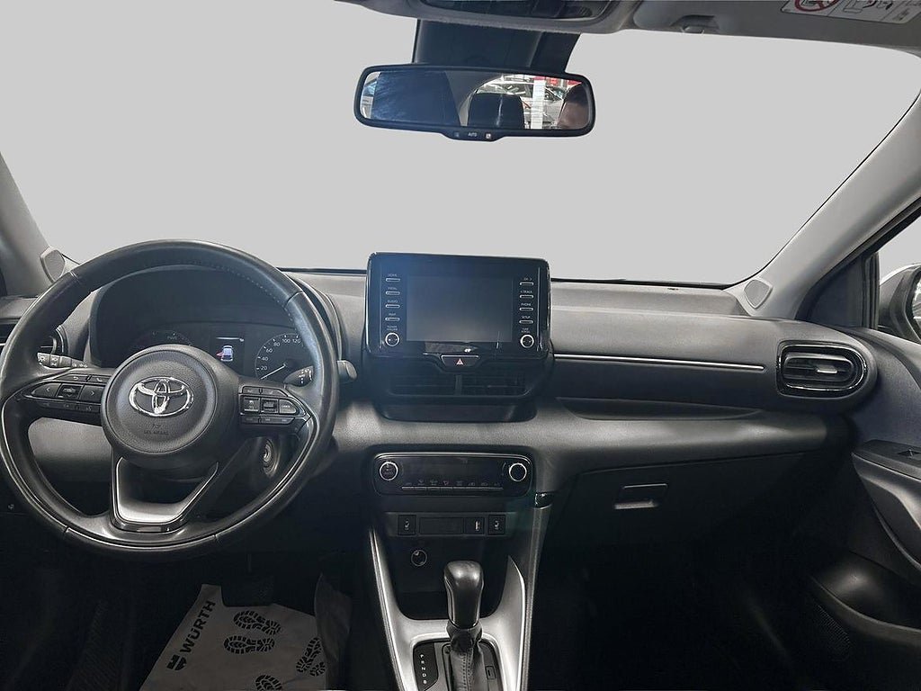 Vehicle Image 12