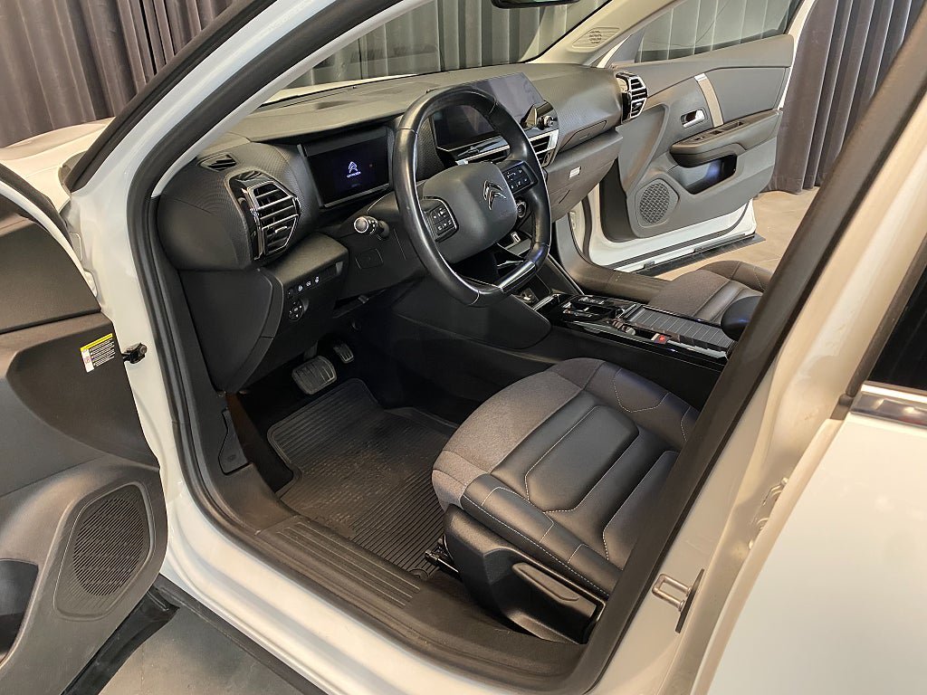 Vehicle Image 28