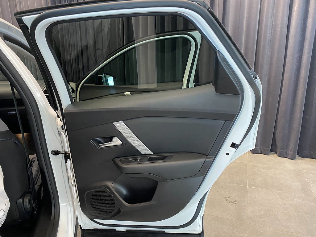 Vehicle Image 35