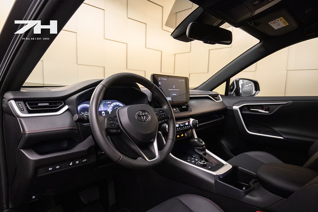 Vehicle Image 9