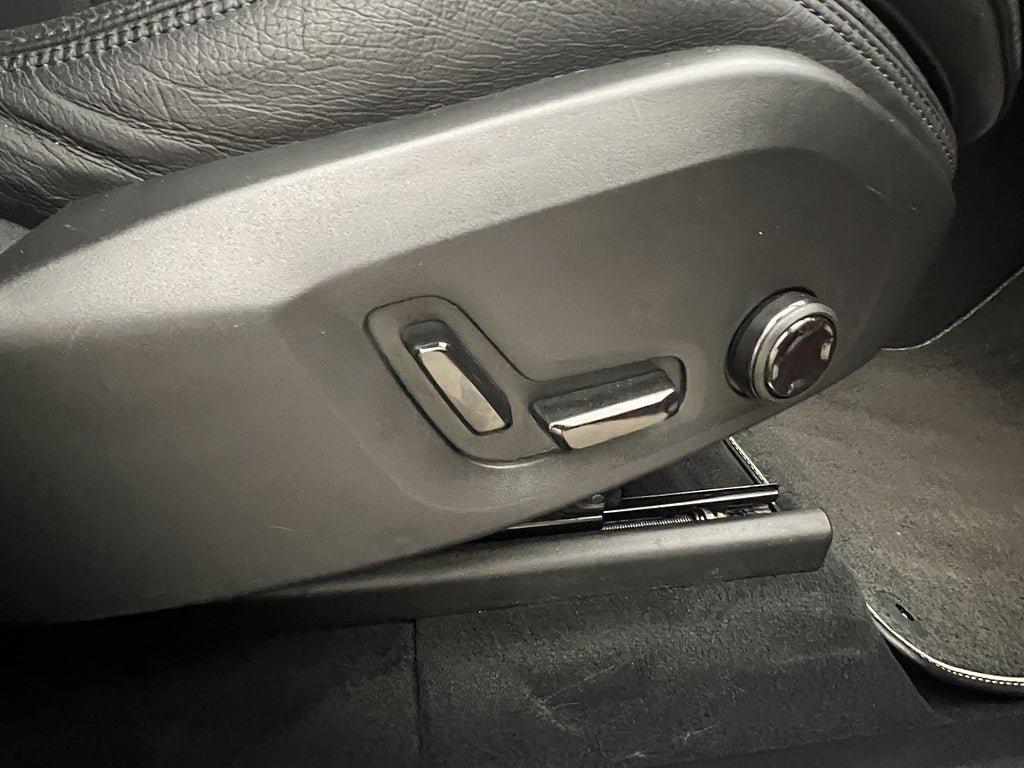 Vehicle Image 35