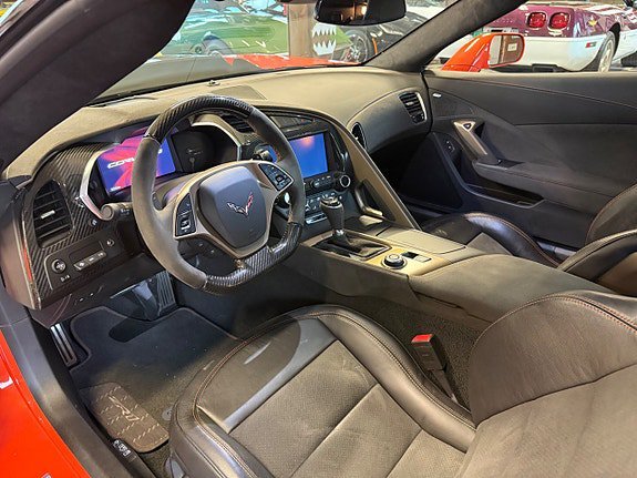 Vehicle Image 25
