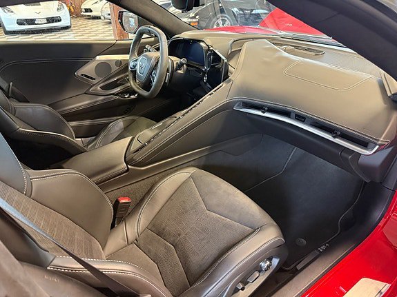 Vehicle Image 25