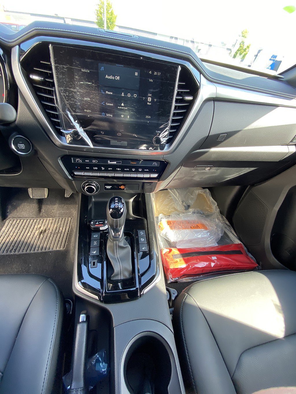Vehicle Image 8