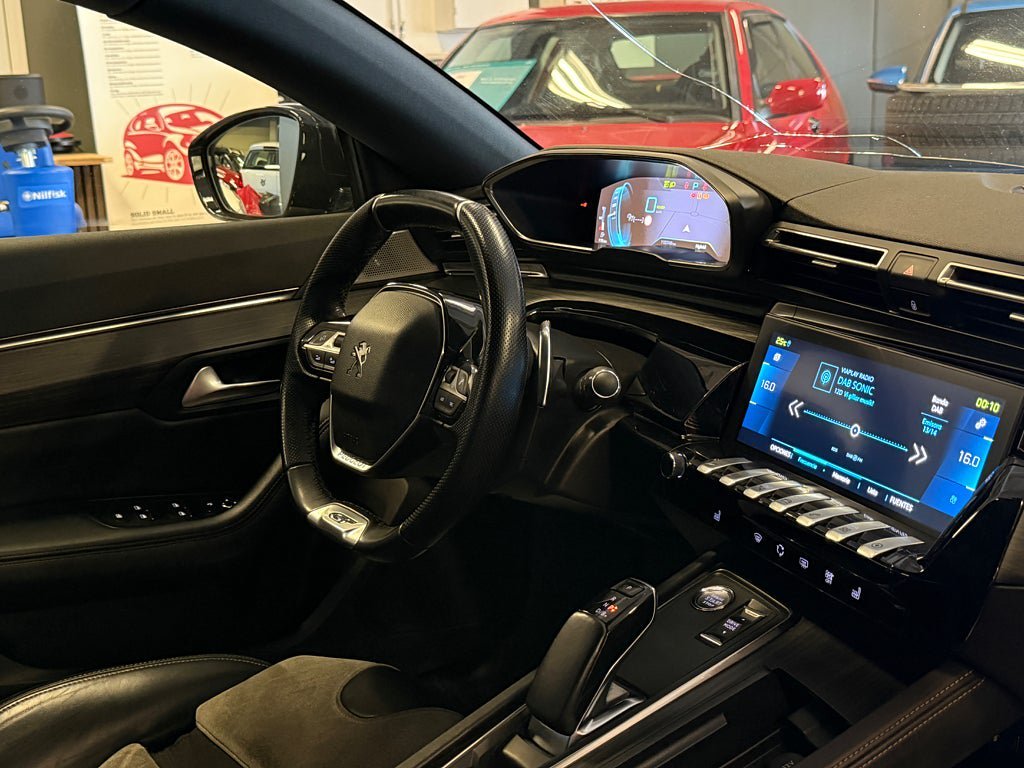Vehicle Image 25