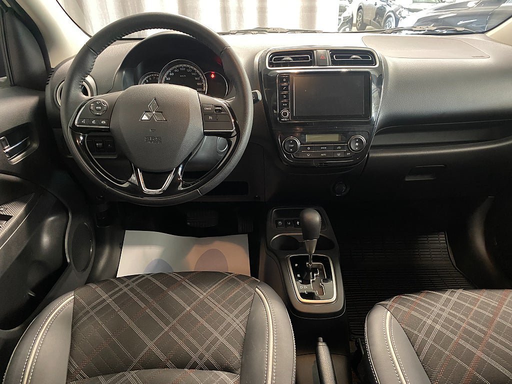 Vehicle Image 9