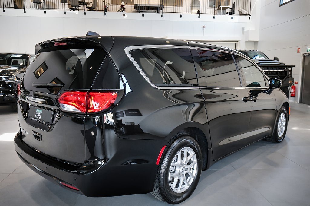 Vehicle Image 4