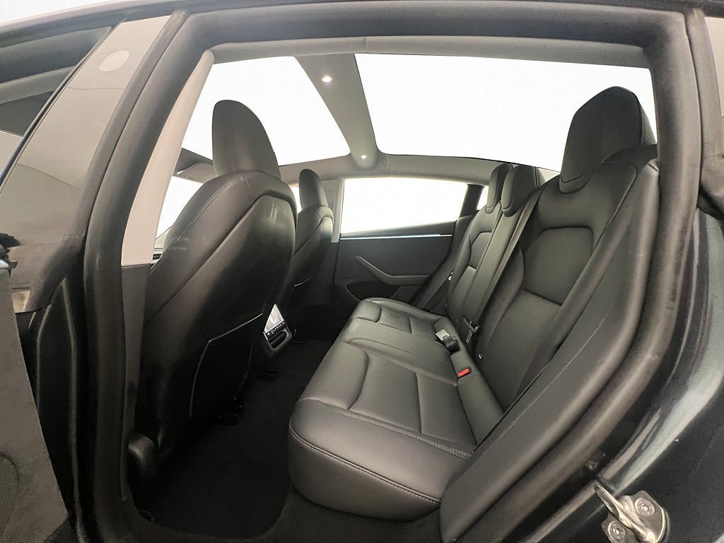 Vehicle Image 26