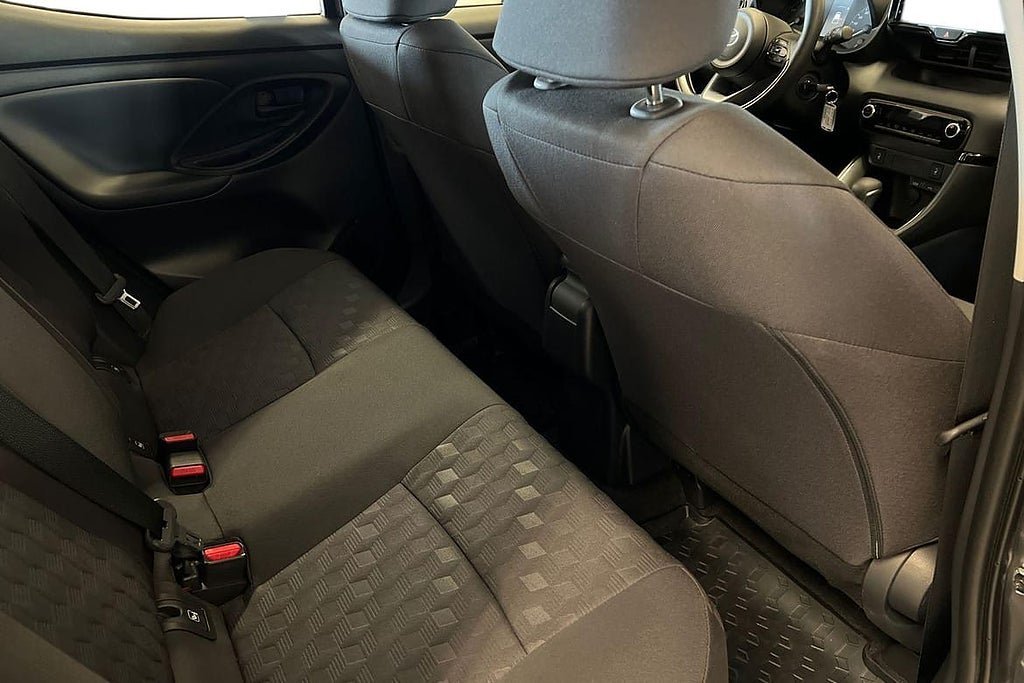 Vehicle Image 9