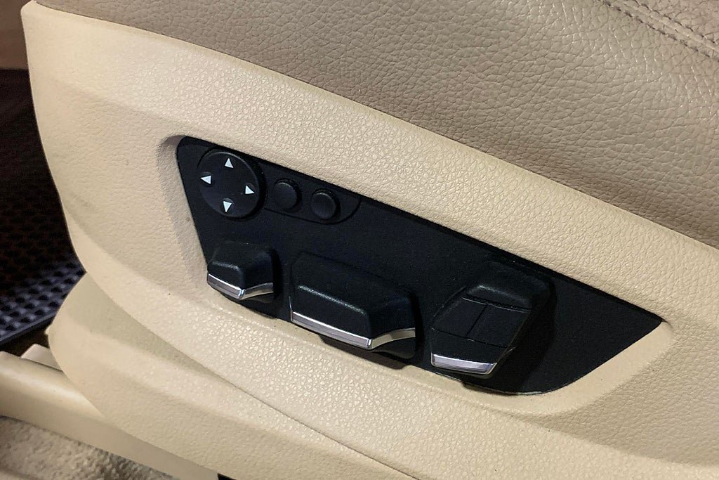 Vehicle Image 24