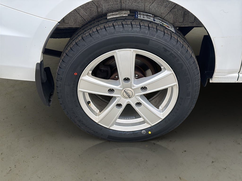 Vehicle Image 28