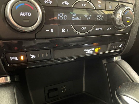 Vehicle Image 24