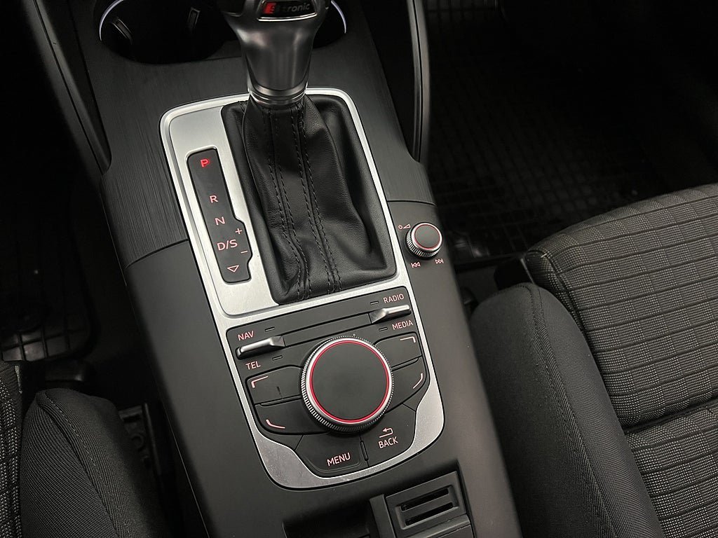 Vehicle Image 23
