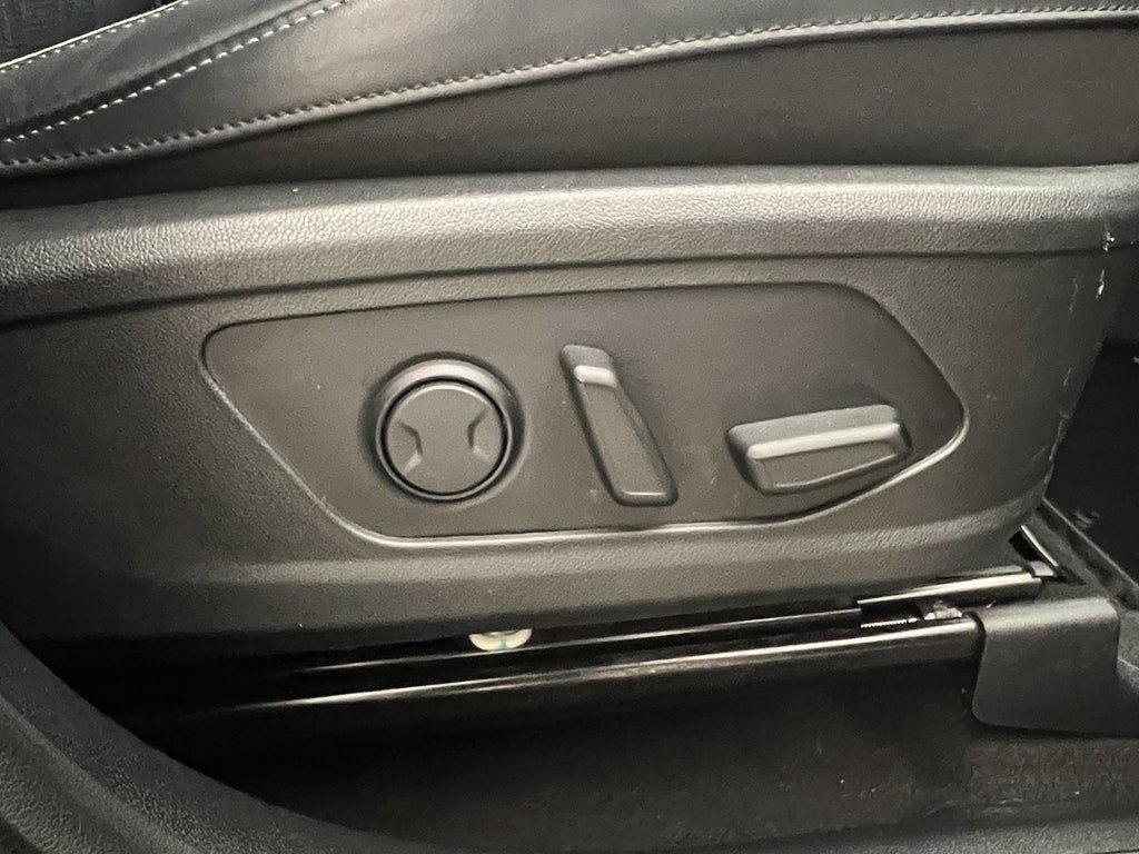 Vehicle Image 38