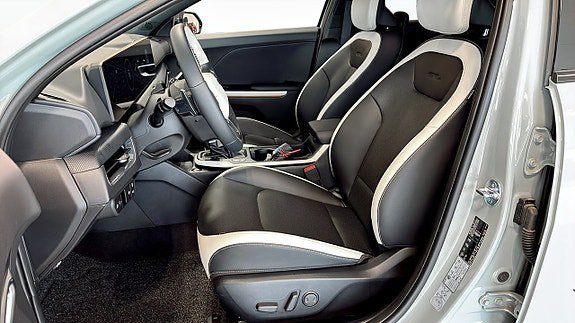 Vehicle Image 11