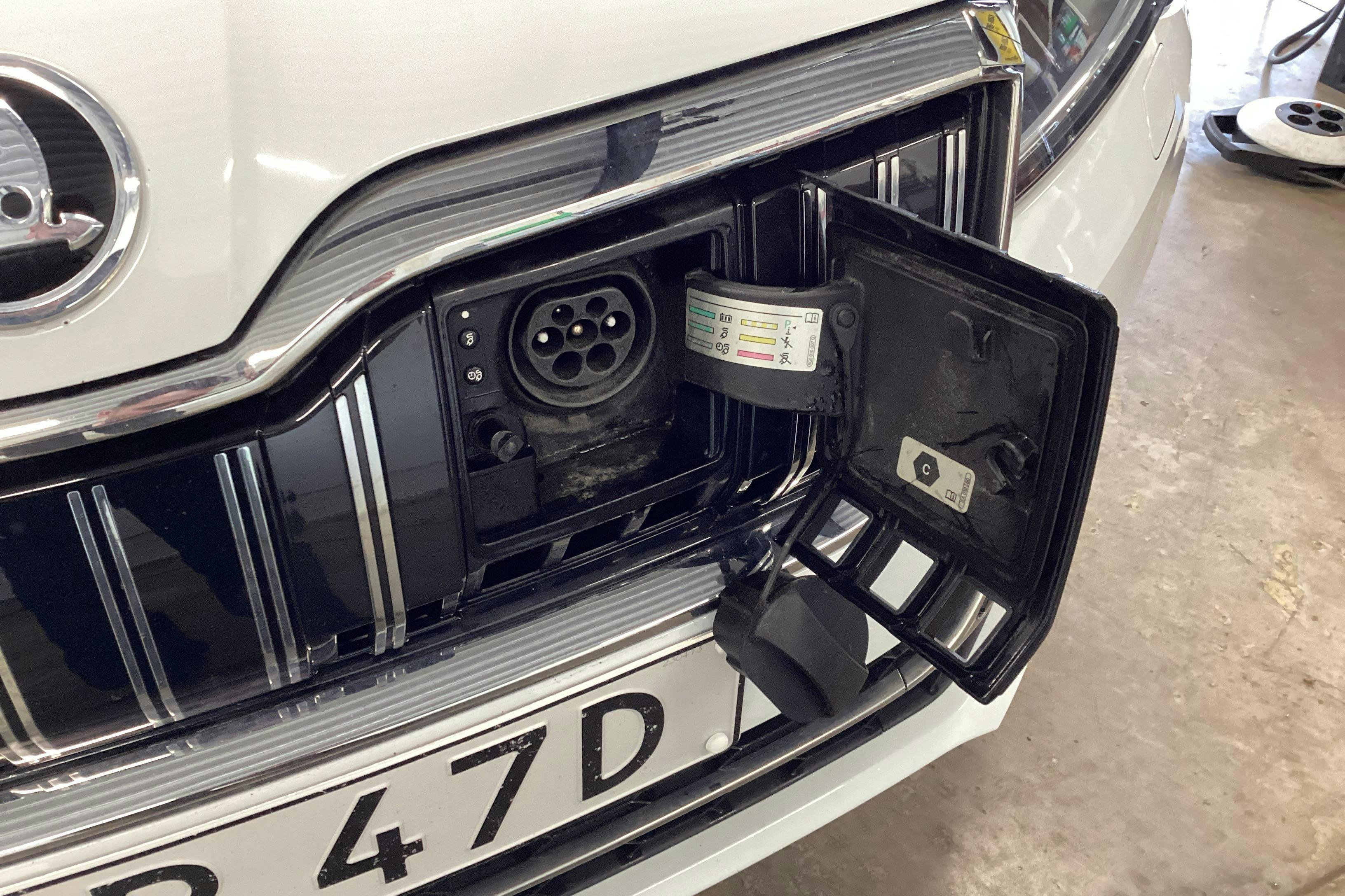 Vehicle Image 16