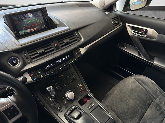 Vehicle Image 13
