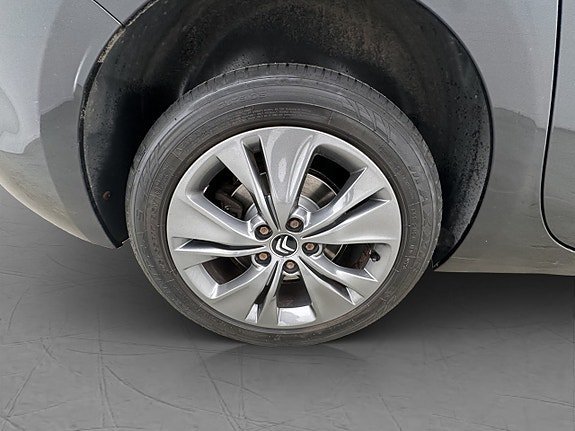 Vehicle Image 30