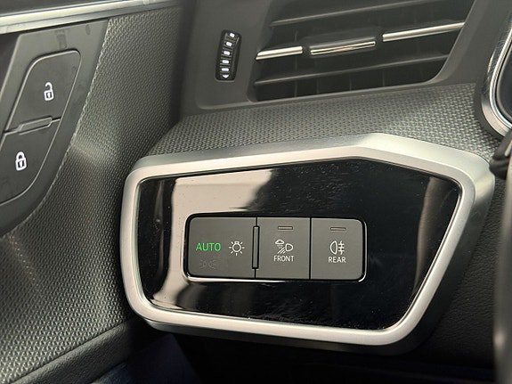 Vehicle Image 26