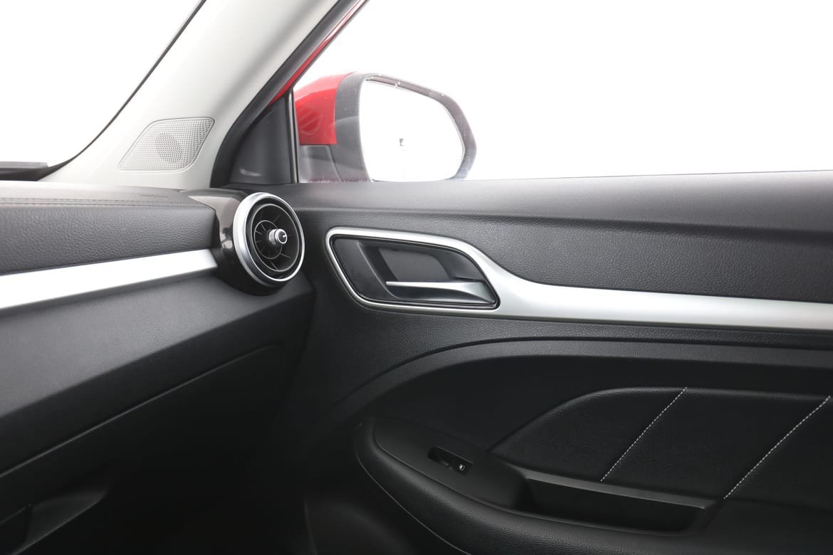 Vehicle Image 32