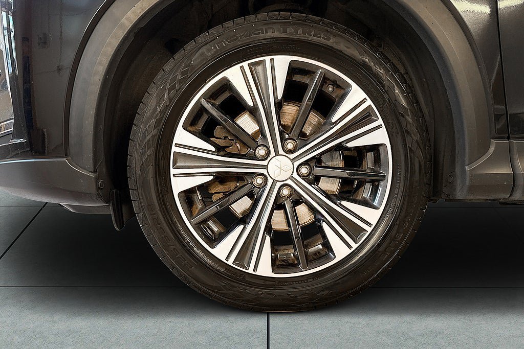 Vehicle Image 9