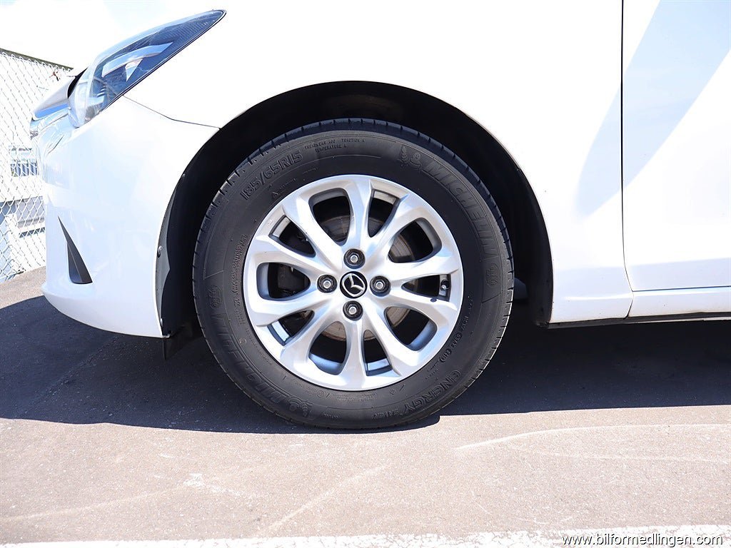 Vehicle Image 15