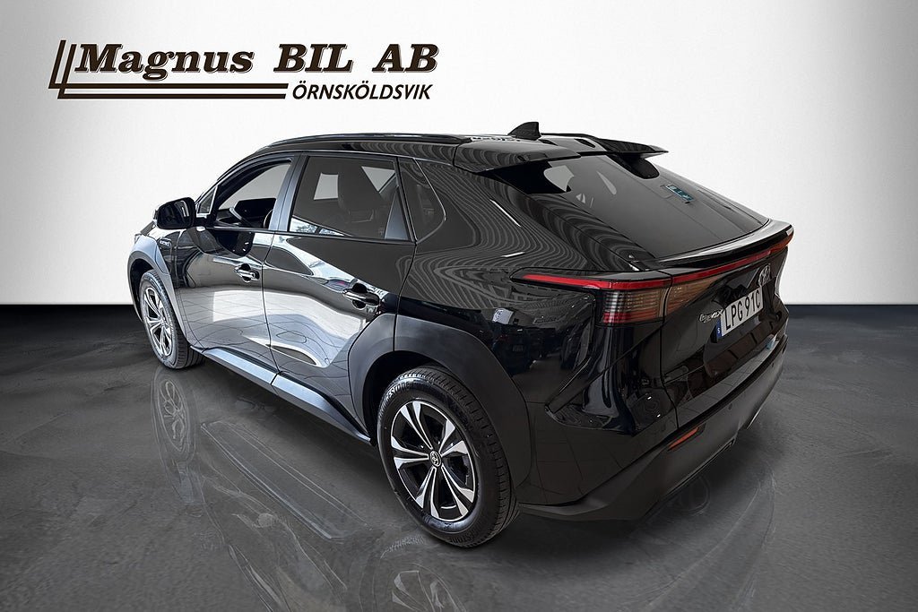 Vehicle Image 4
