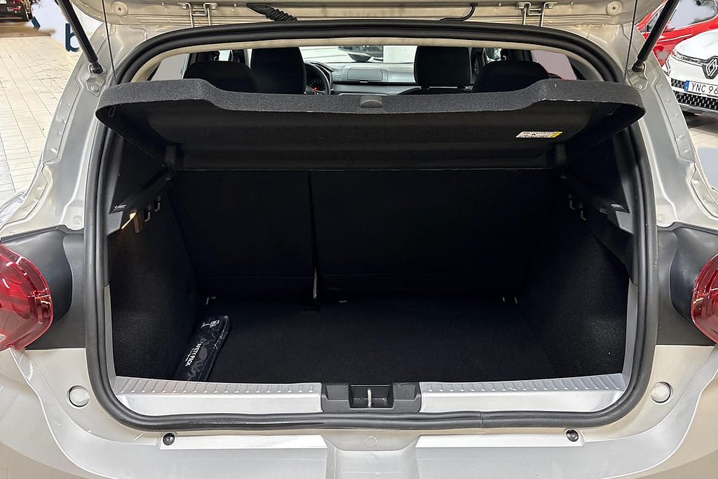 Vehicle Image 12