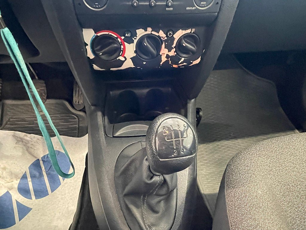Vehicle Image 17