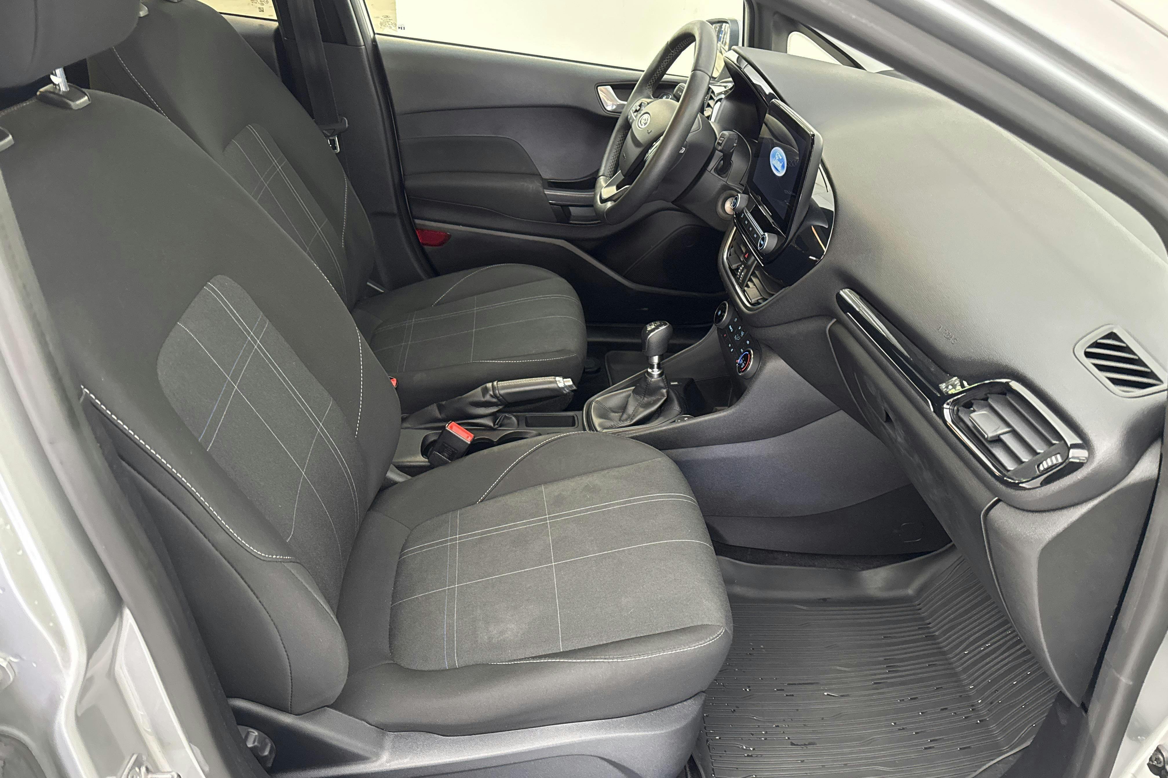 Vehicle Image 7