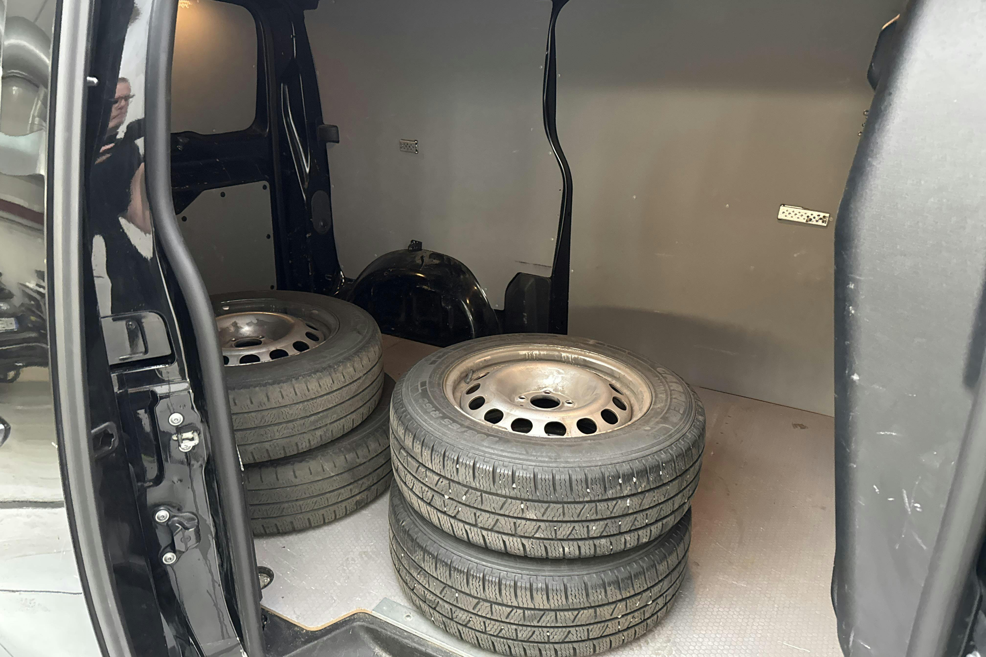 Vehicle Image 7