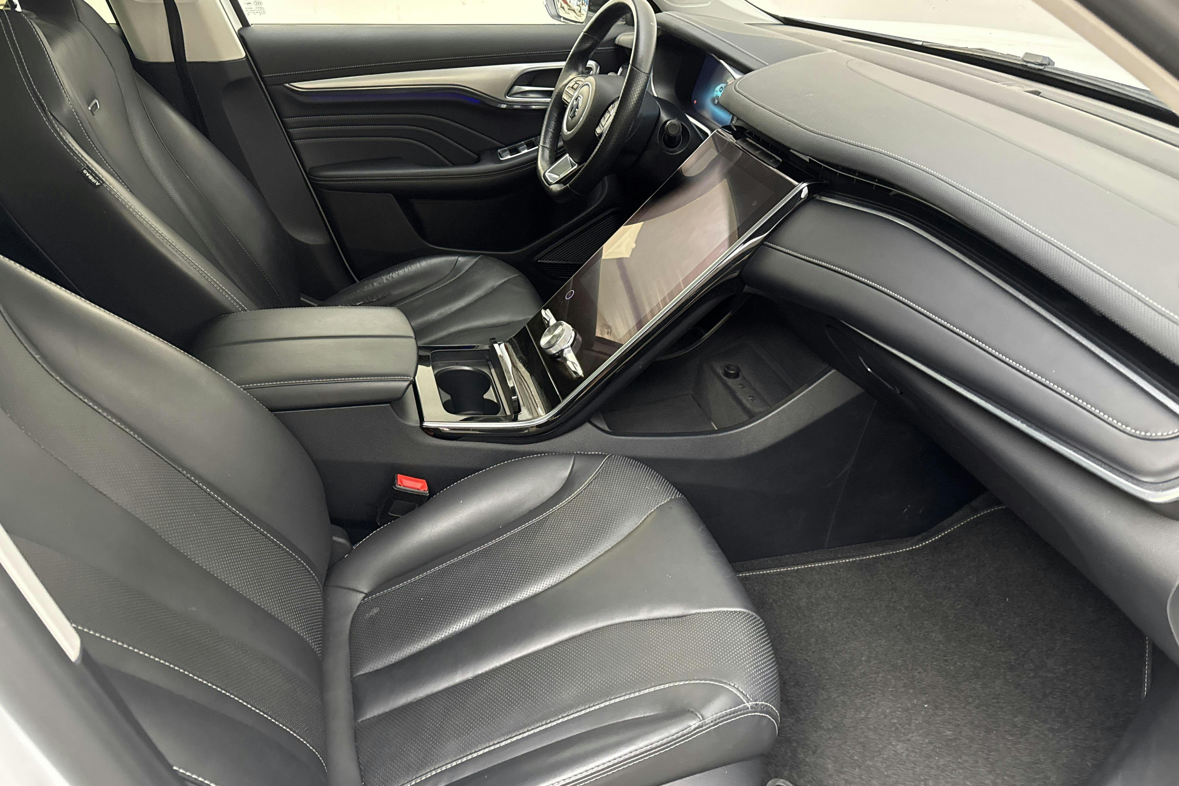 Vehicle Image 7