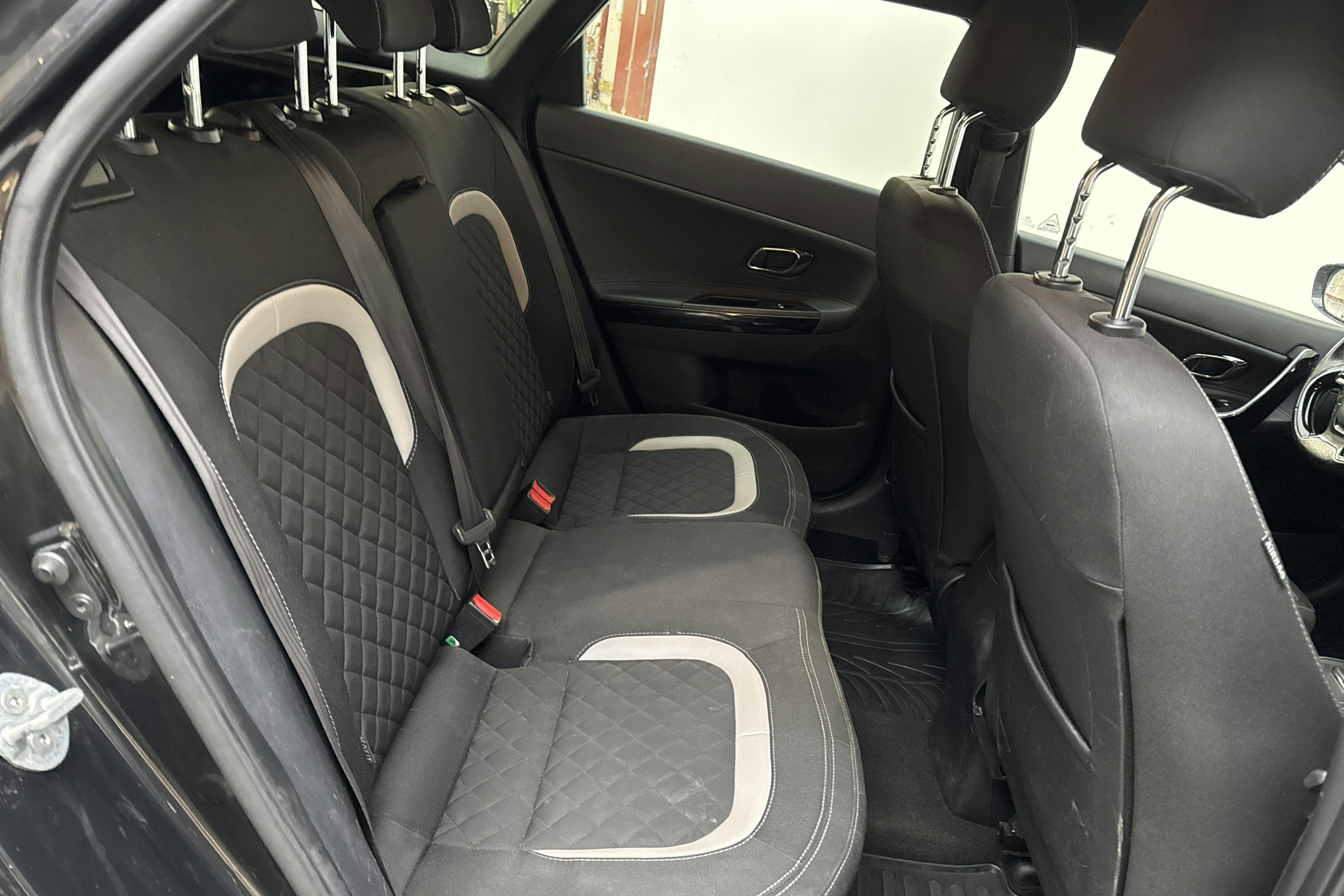 Vehicle Image 8