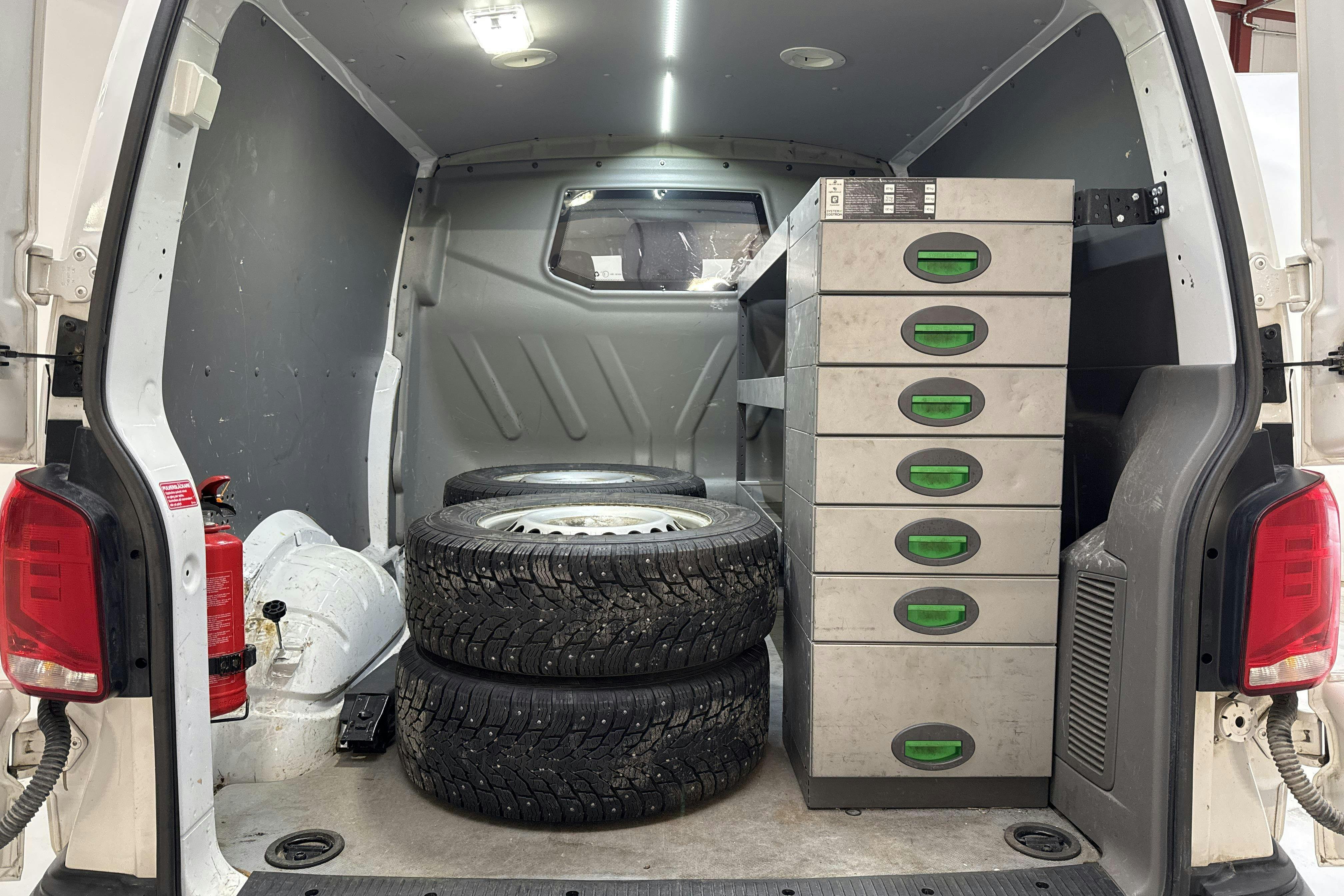 Vehicle Image 9
