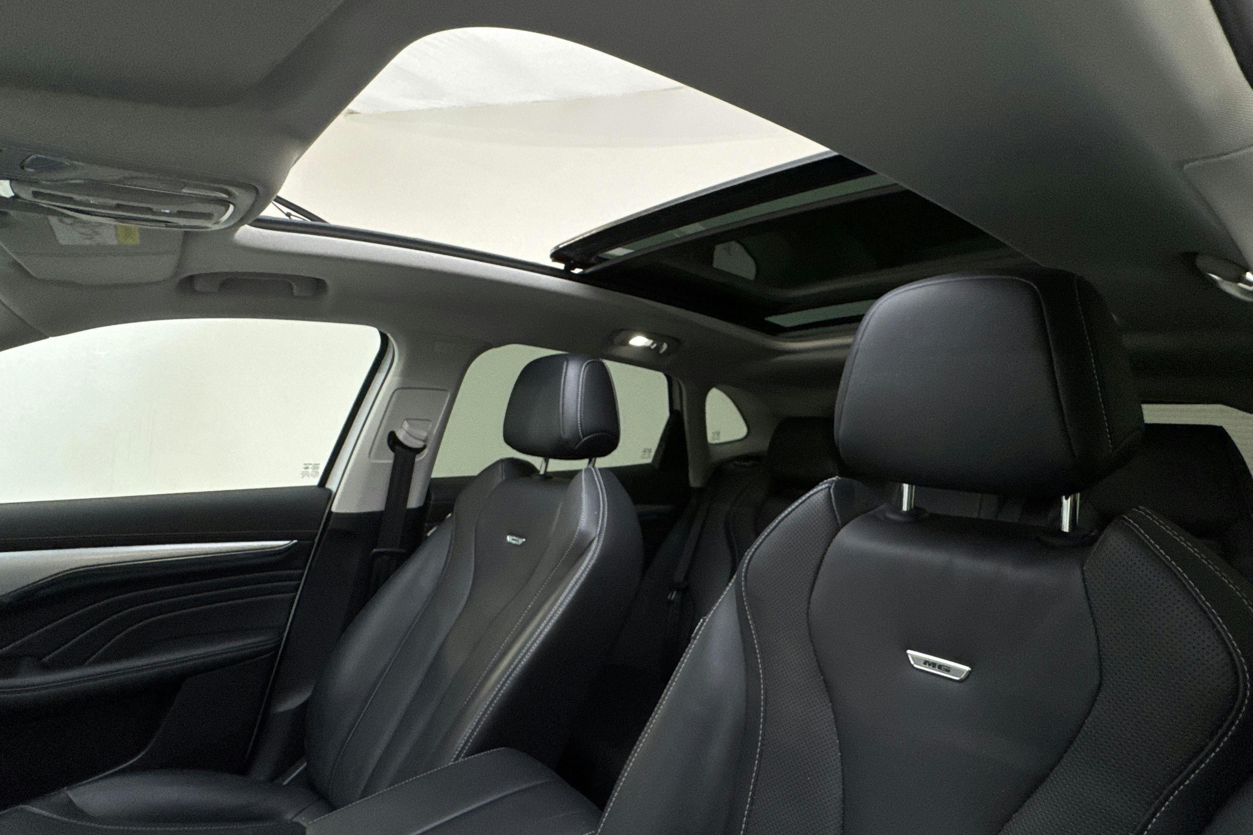 Vehicle Image 14