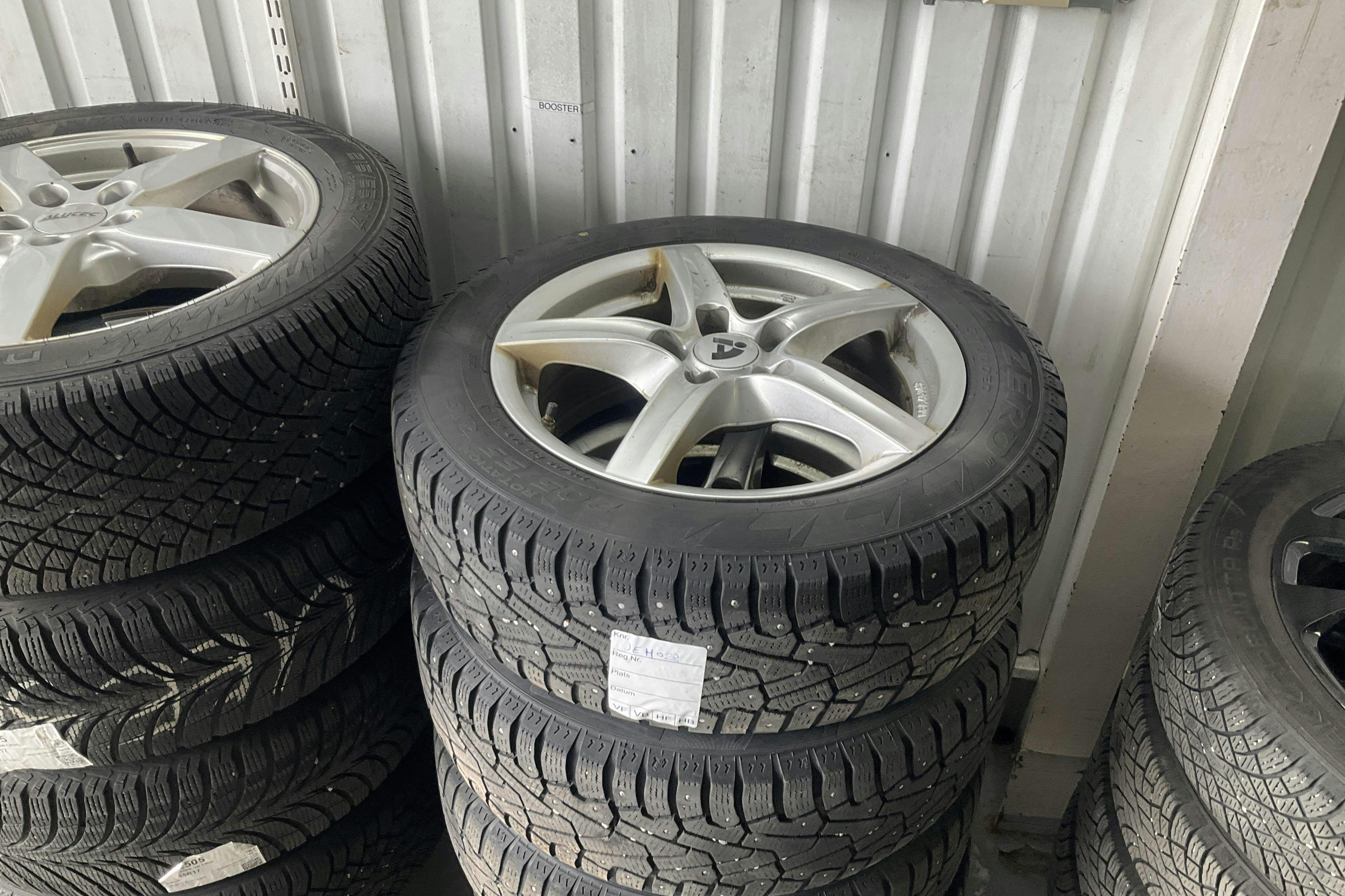 Vehicle Image 13