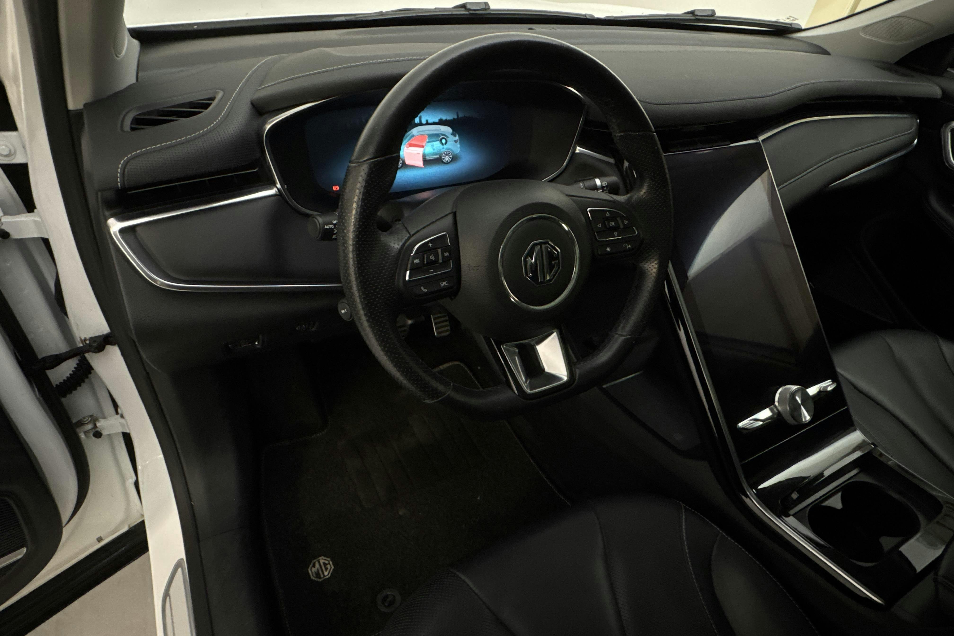 Vehicle Image 16