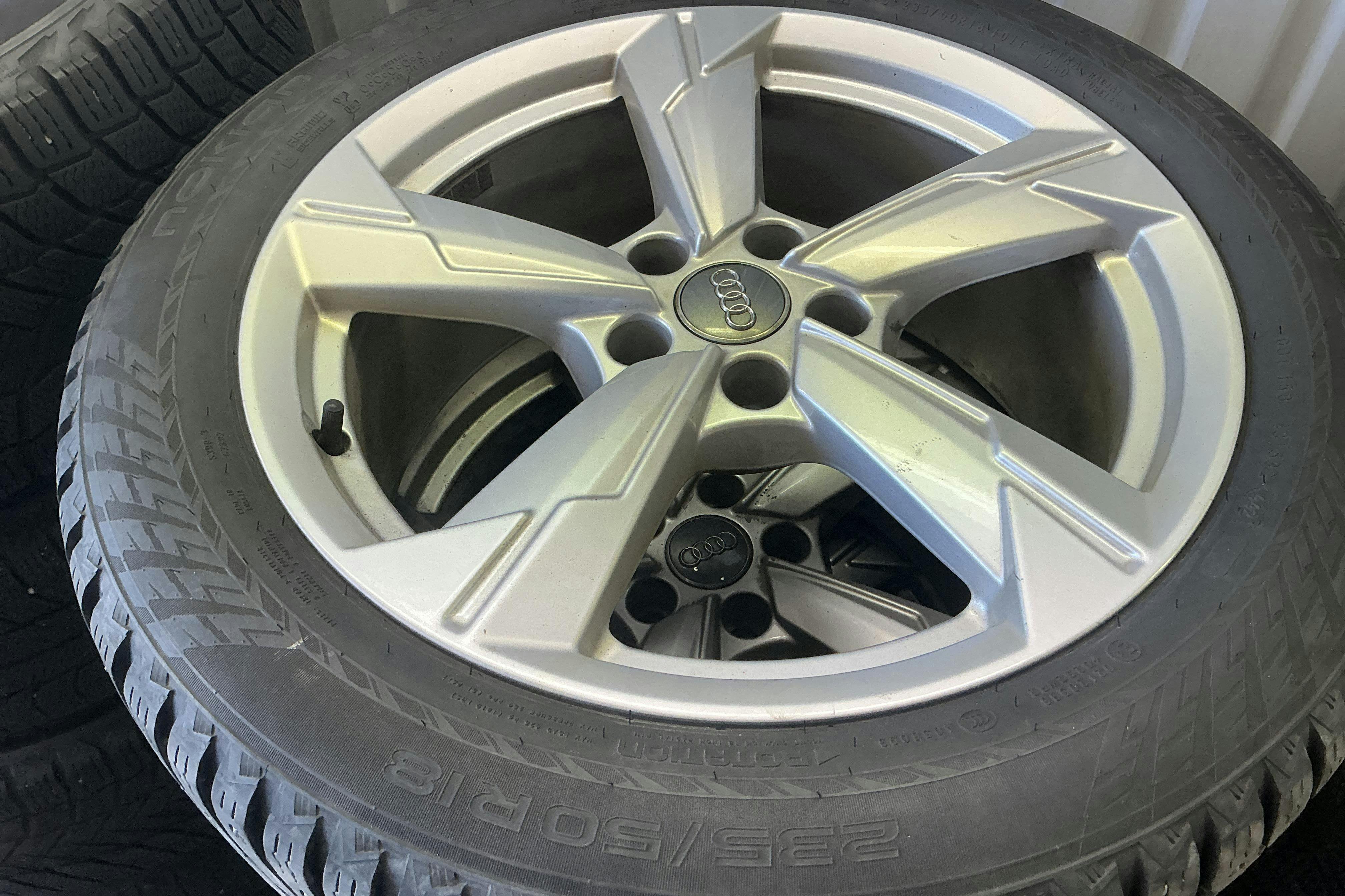 Vehicle Image 14