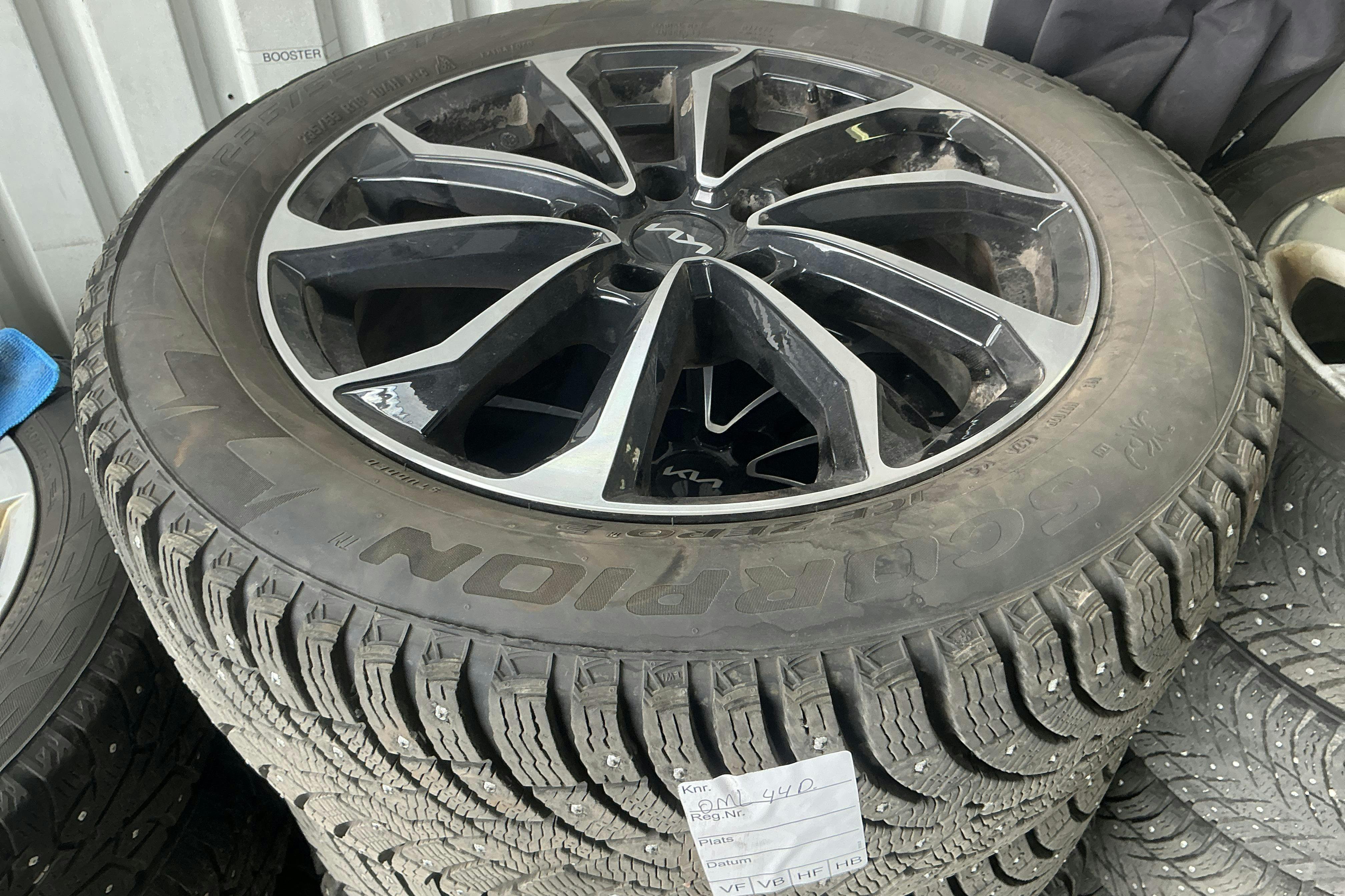 Vehicle Image 16