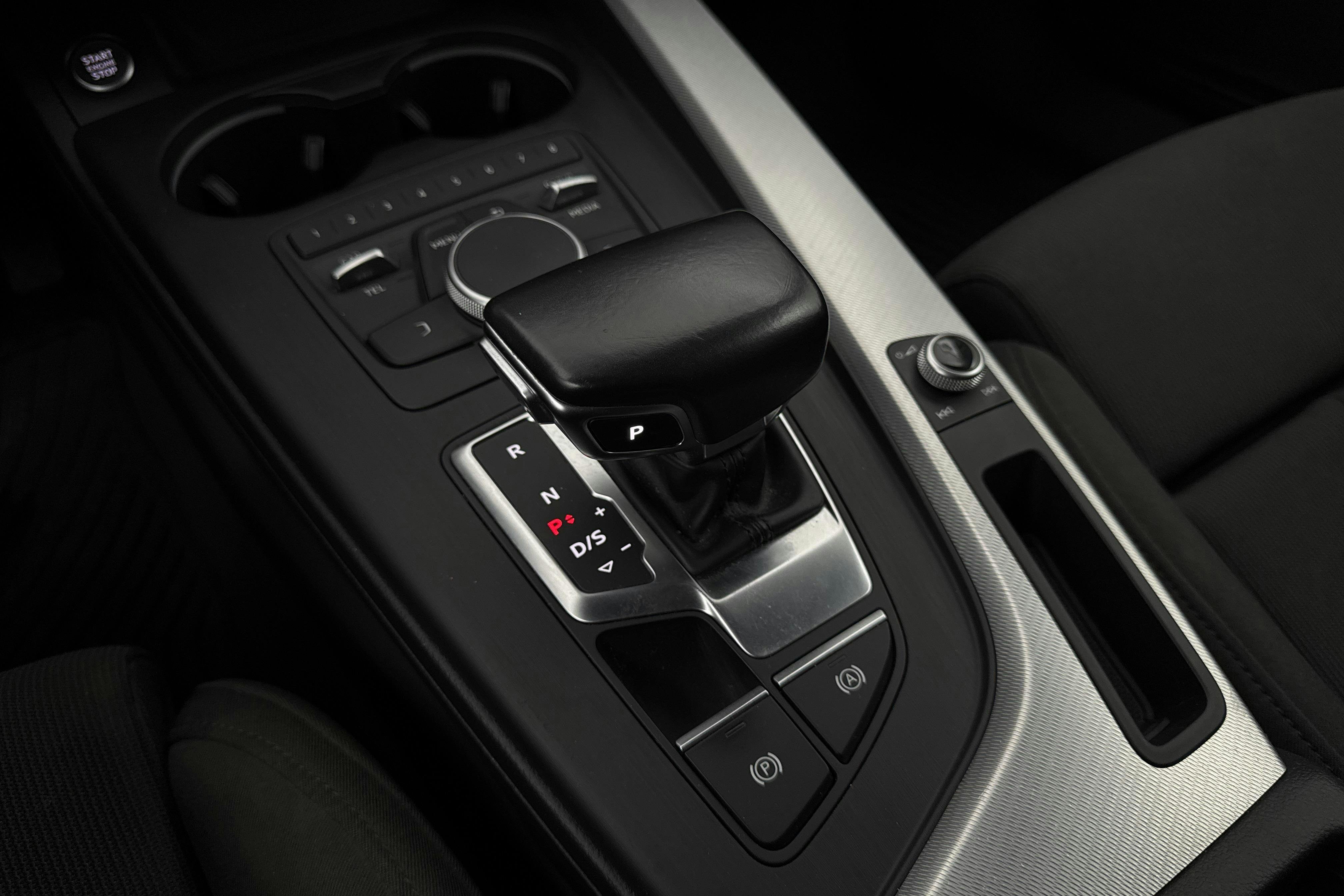 Vehicle Image 16