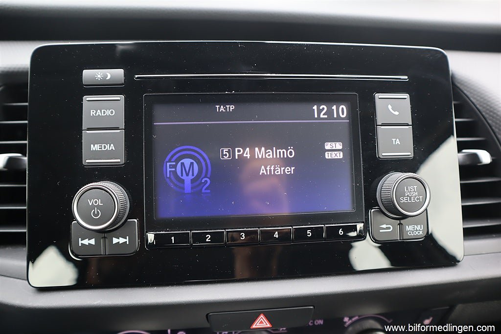 Vehicle Image 9