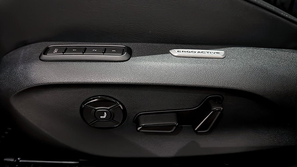 Vehicle Image 24