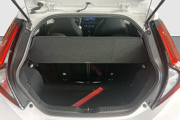 Vehicle Image 12