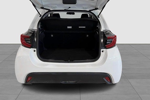 Vehicle Image 12