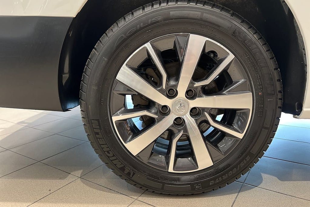 Vehicle Image 17