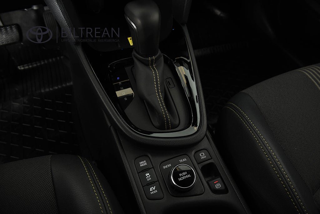 Vehicle Image 12