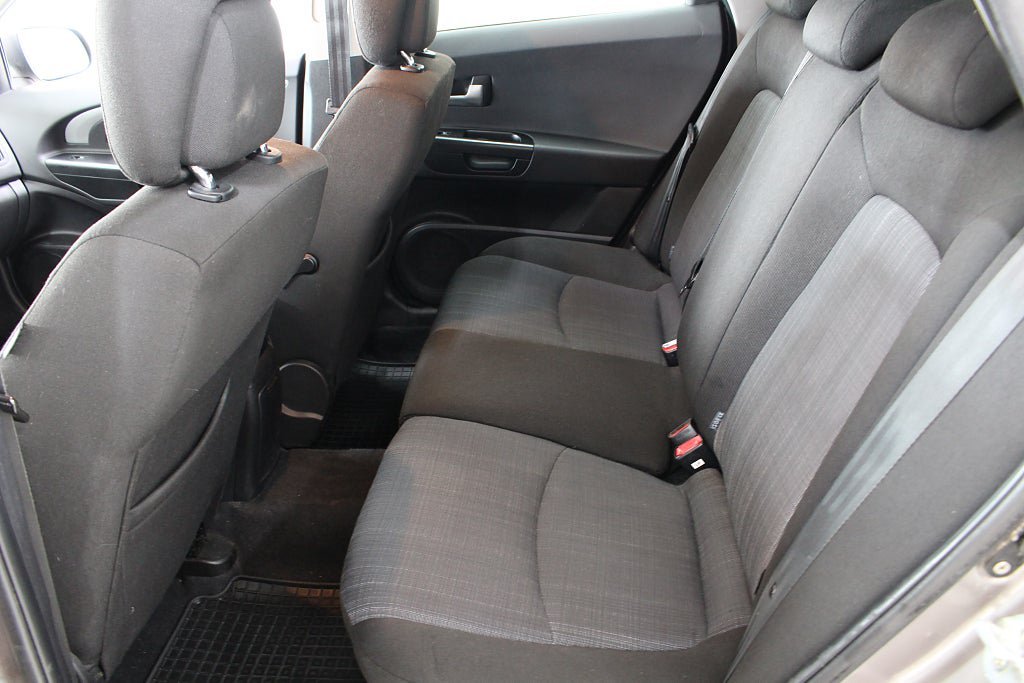 Vehicle Image 12