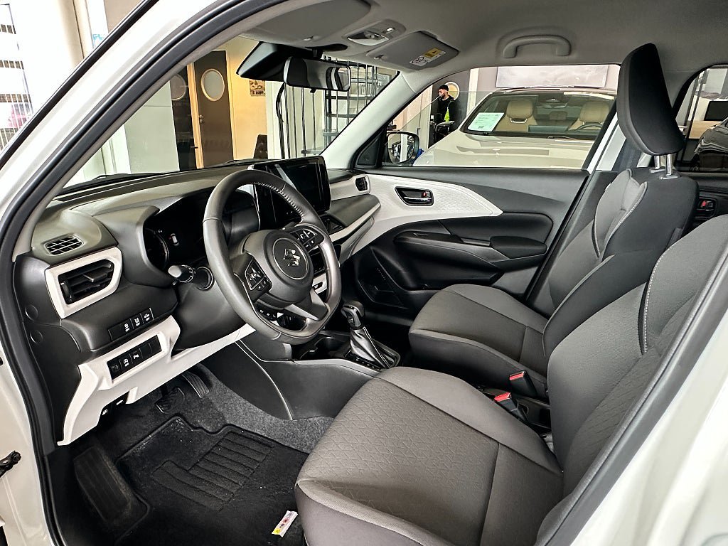 Vehicle Image 7