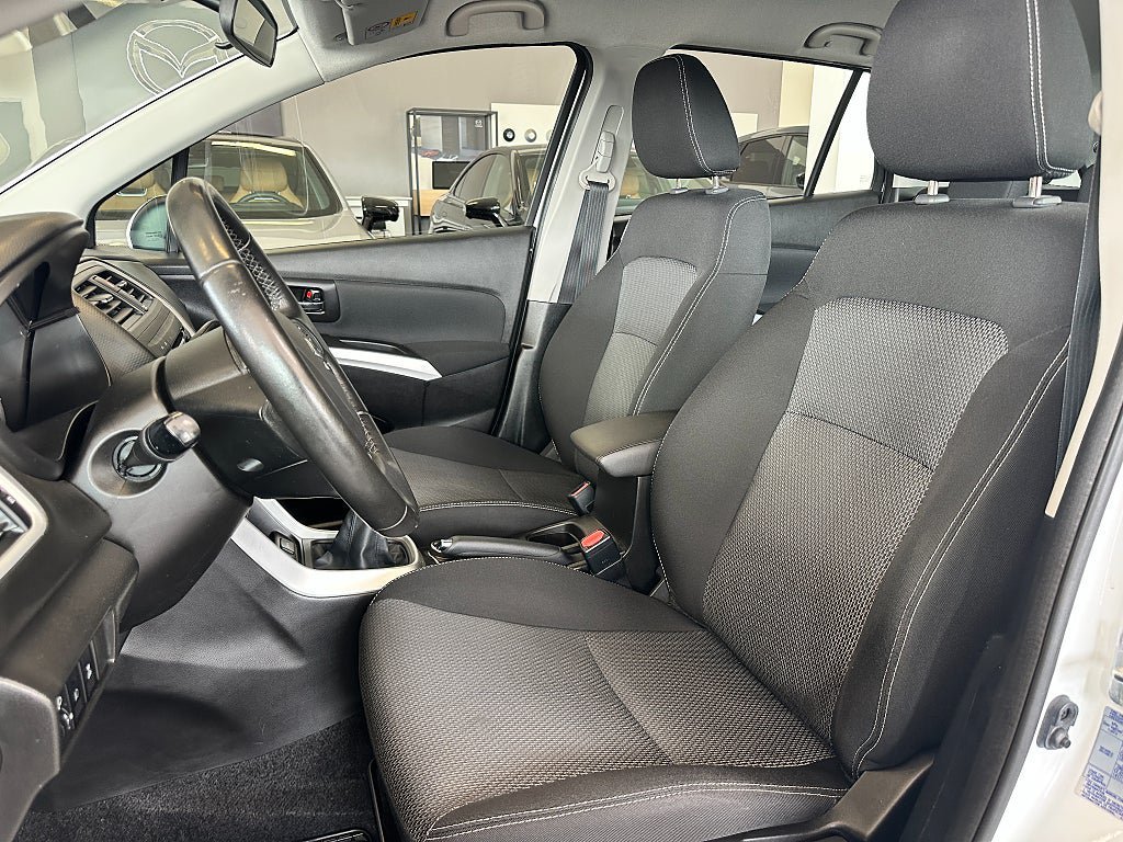 Vehicle Image 8