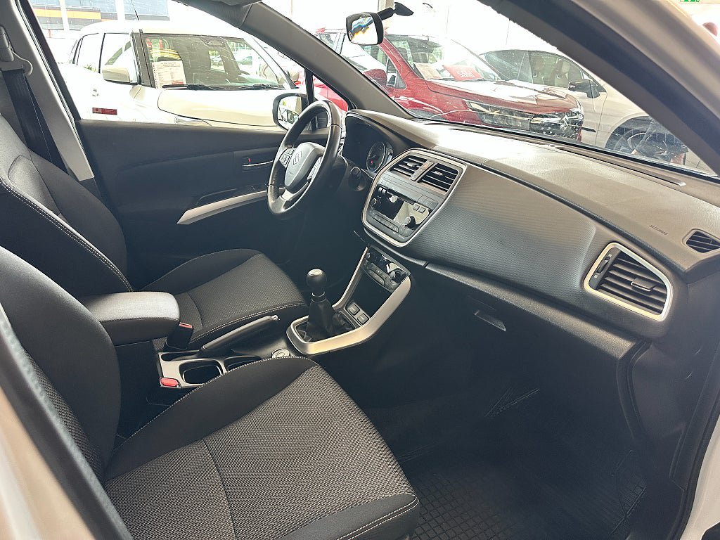 Vehicle Image 10